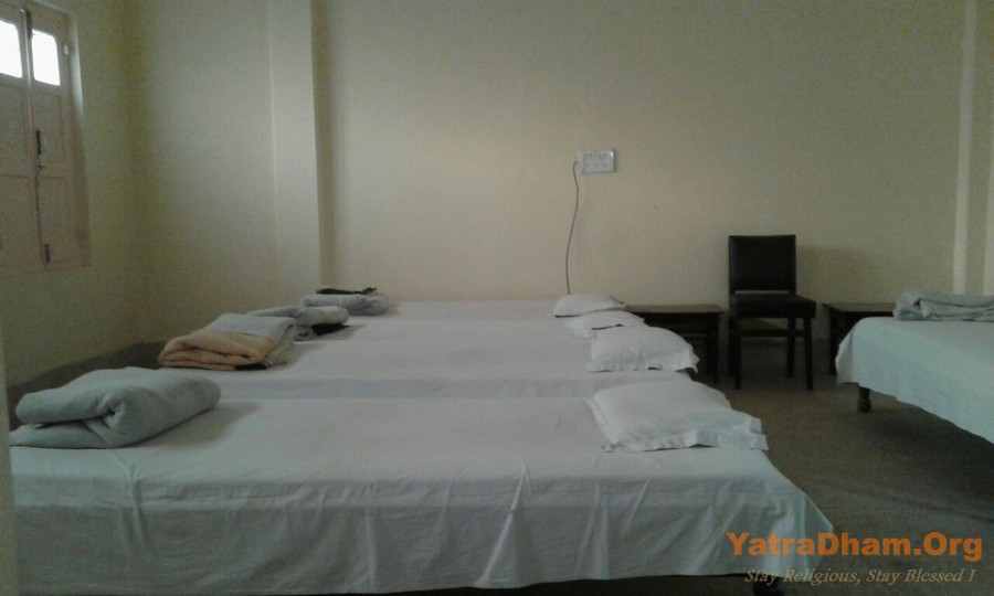 Varanasi Shri Krishna Beriwala Smruty Bhavan 6 Bed AC Room View 1