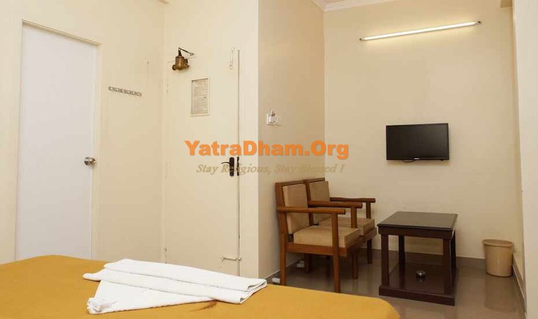 Coimbatore - YD Stay 38001 (Hotel Vinayak) 3 Bed Room View 2