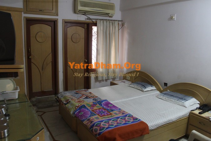 Vadodara Vrajdham Atithi Bhavan Room View1