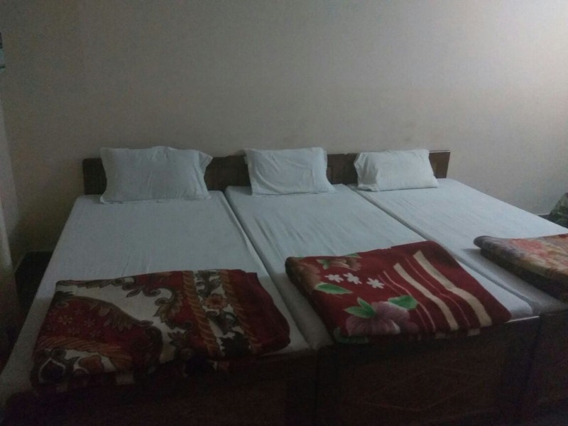 Vrindavan Shanti Niketan Nimbark ashram 3 Bed Ac View
