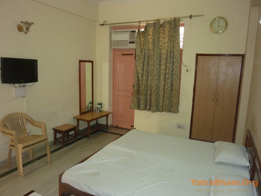 Shri Thakurji Ashram Vrindavan 3 Bed AC Room View 2