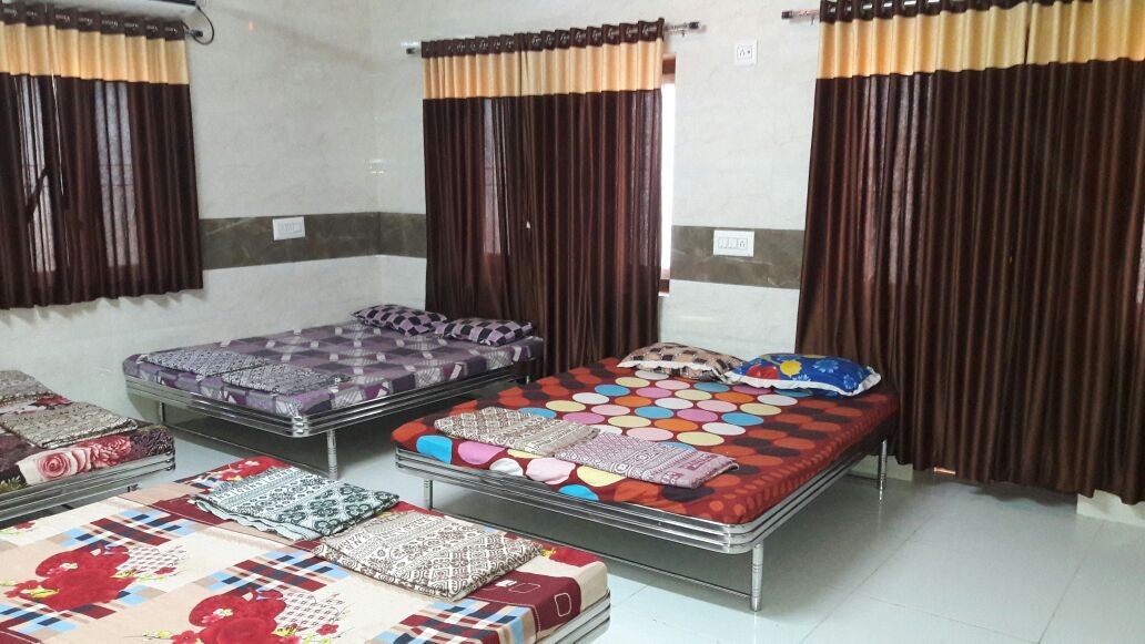 Dwarka Swaminarayan Bhakti Dham 8 Bed Non AC Room View1