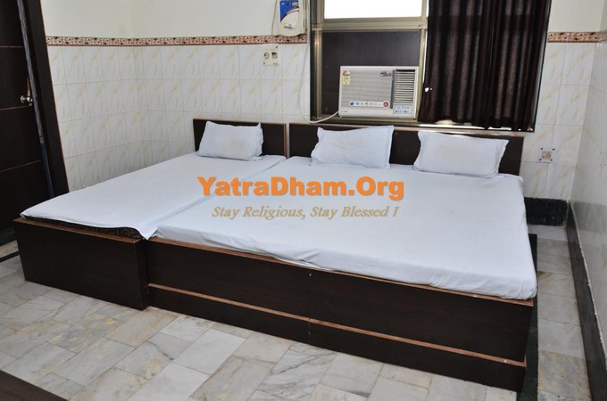 Mathura Agrawal Atithi Bhawan Bharatpur Gate 3 Bed Non AC Room View3