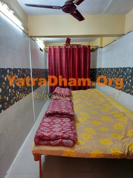 Ujjain Agrawal Yatri Gruh Room View9