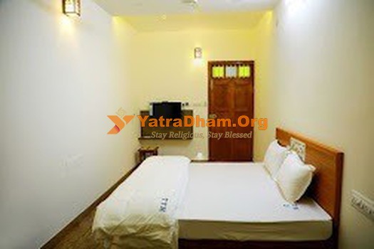 Kanayakumari Thiraviam Tourist Home Room