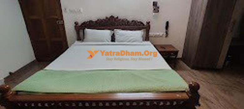 Kanayakumari Thiraviam Tourist Home Room