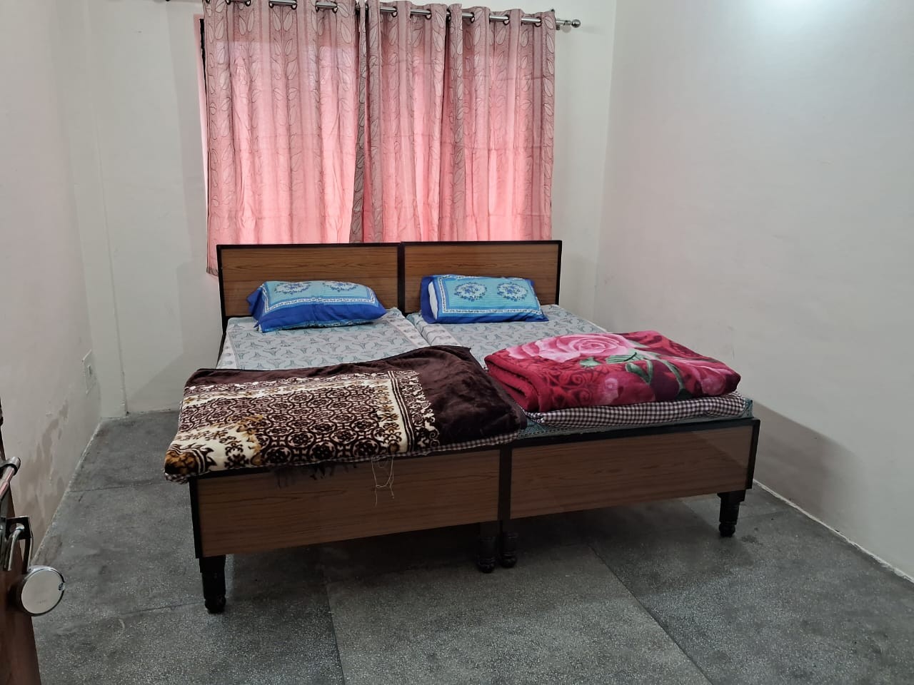 Rishikesh Ma Katyani mandir Gian Kartar Ashram New Building Room