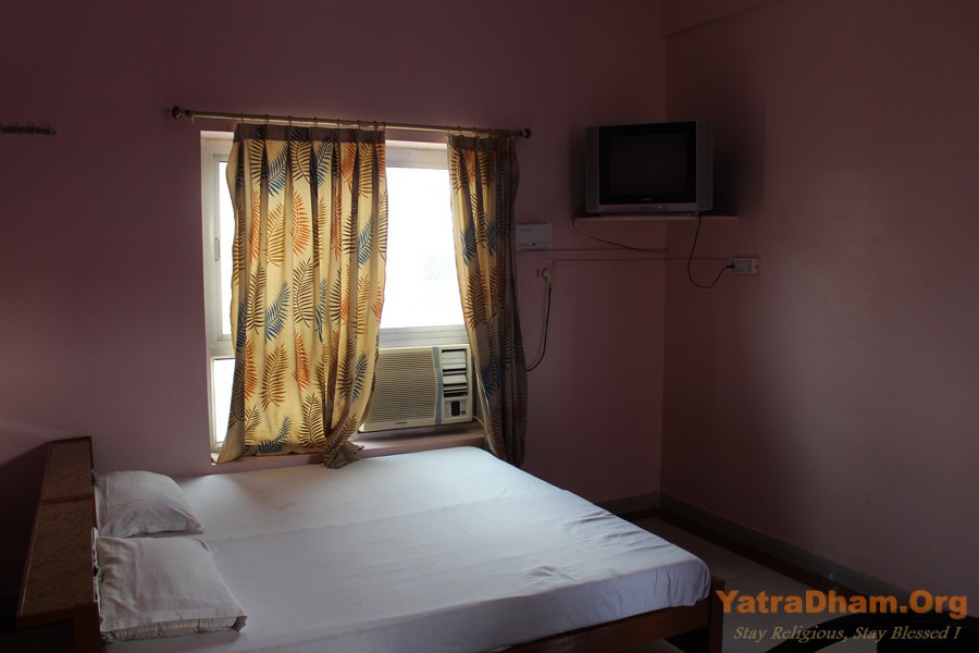 Shree_Yadav_Ahir_Dharamshala_2 Bed_A/c. Room_View3